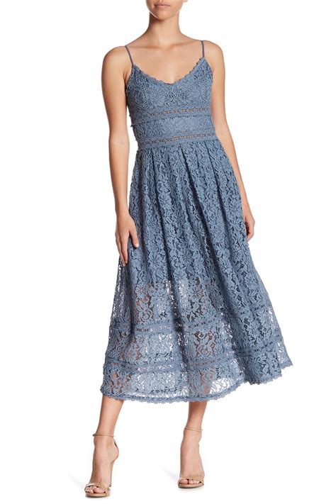 Sleeveless lace midi dress 